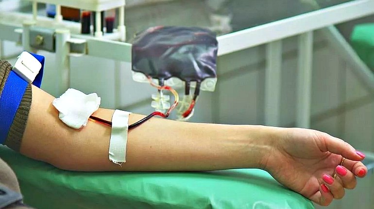 Переливание крови больному